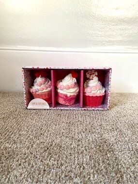 NWT Love & Cupcakes Valentines Faux Cupcakes Set of 3